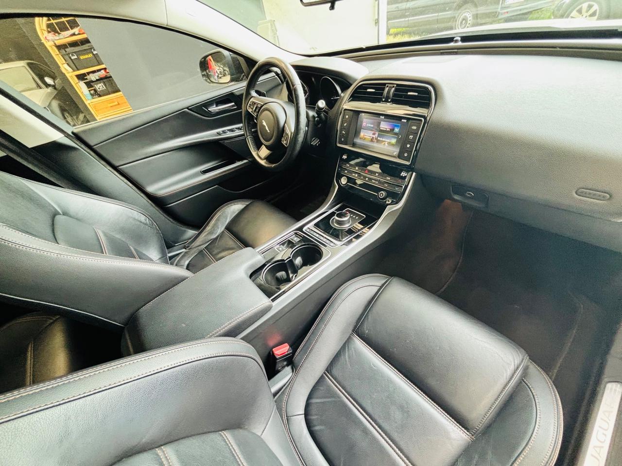 Jaguar XE 2.0 D Turbo Portfolio
