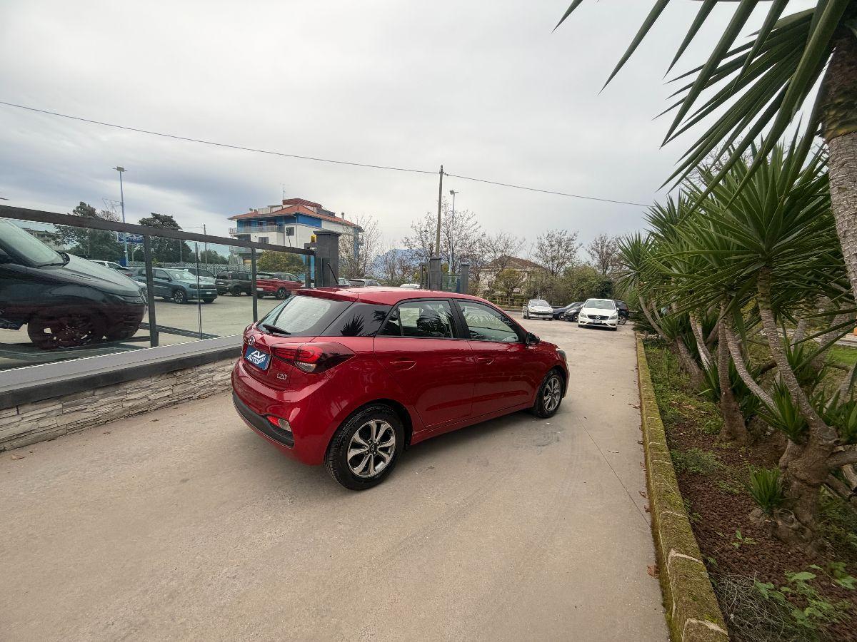 HYUNDAI - i20 - 1.2 5p. Connectline