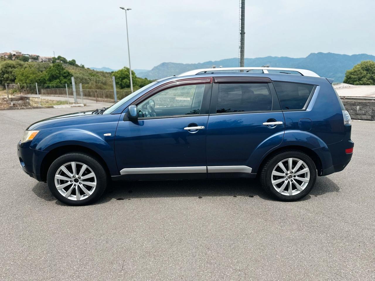 Mitsubishi Outlander 2.2 DI-D DPF 7 posti