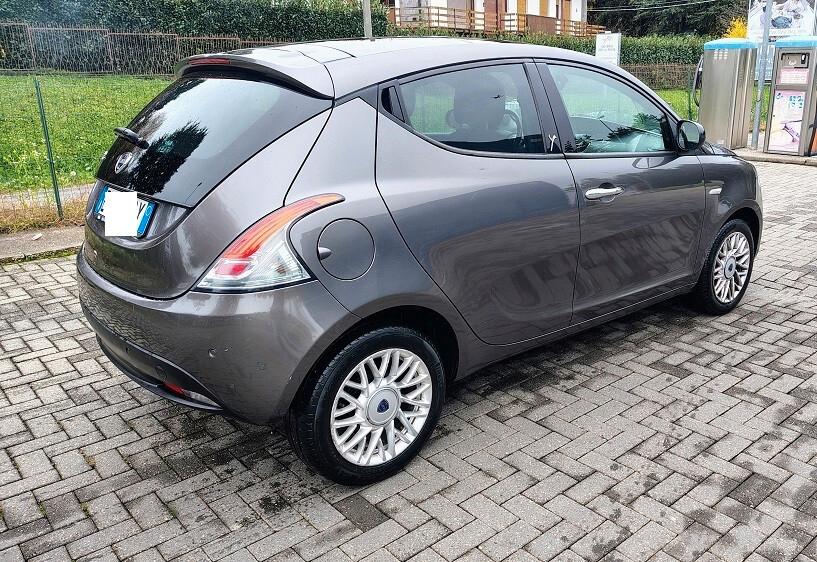 Lancia Ypsilon 0.9 BENZINA TWIN AIR 85 CV SILVER