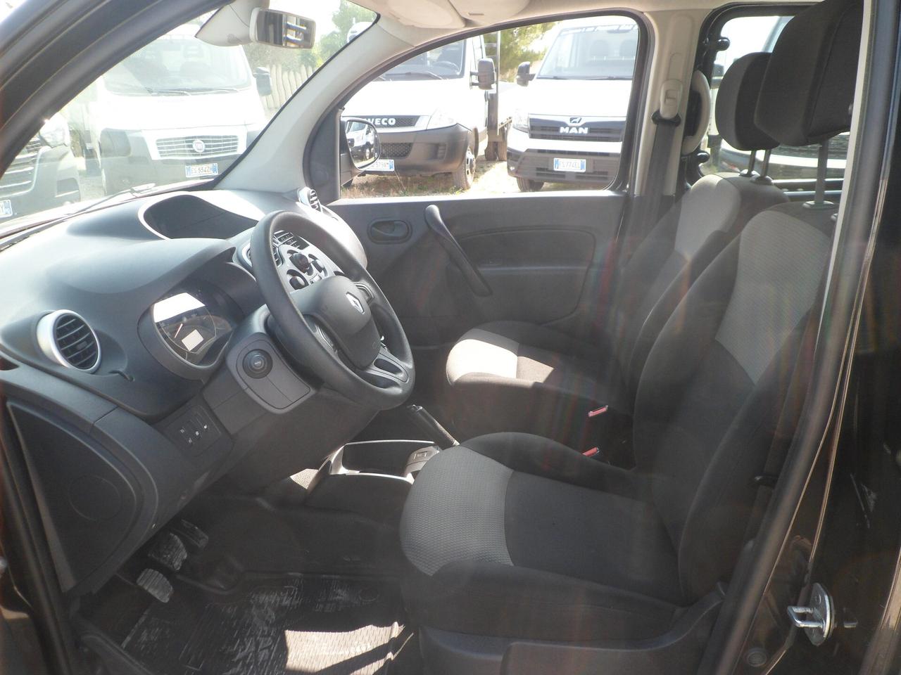 Renault Kangoo maxi 5 posti autovettura