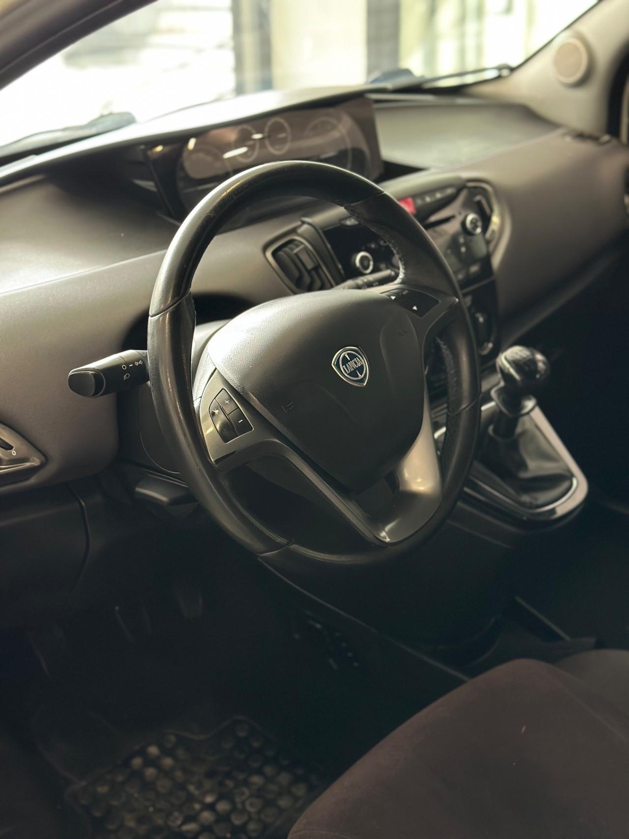 Lancia Ypsilon 1.2 69 CV 5 porte GPL Ecochic Gold