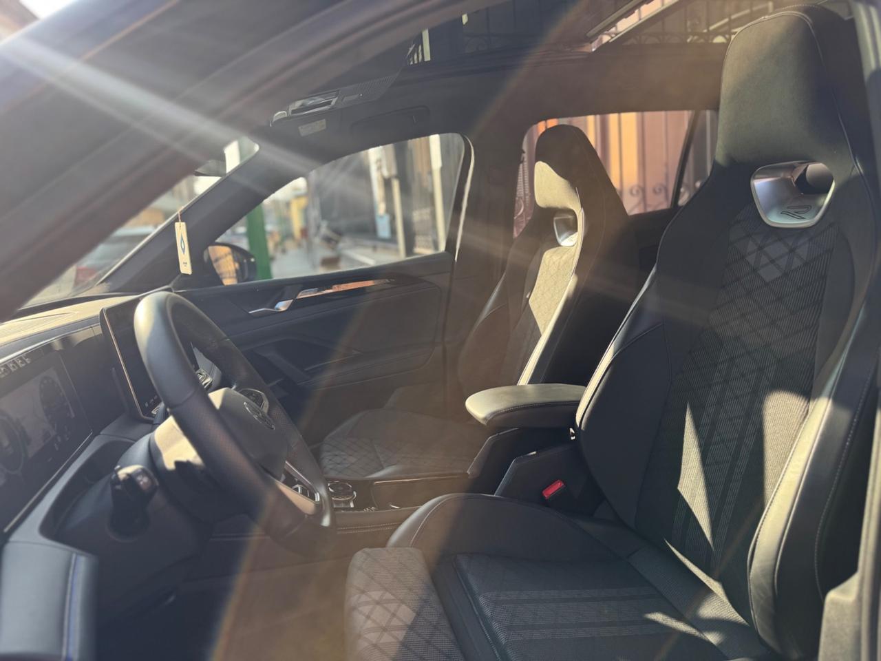 Volkswagen Tiguan 2.0 TDI 150 CV DSG R-Line TETTO IVA DEDUCIBILE