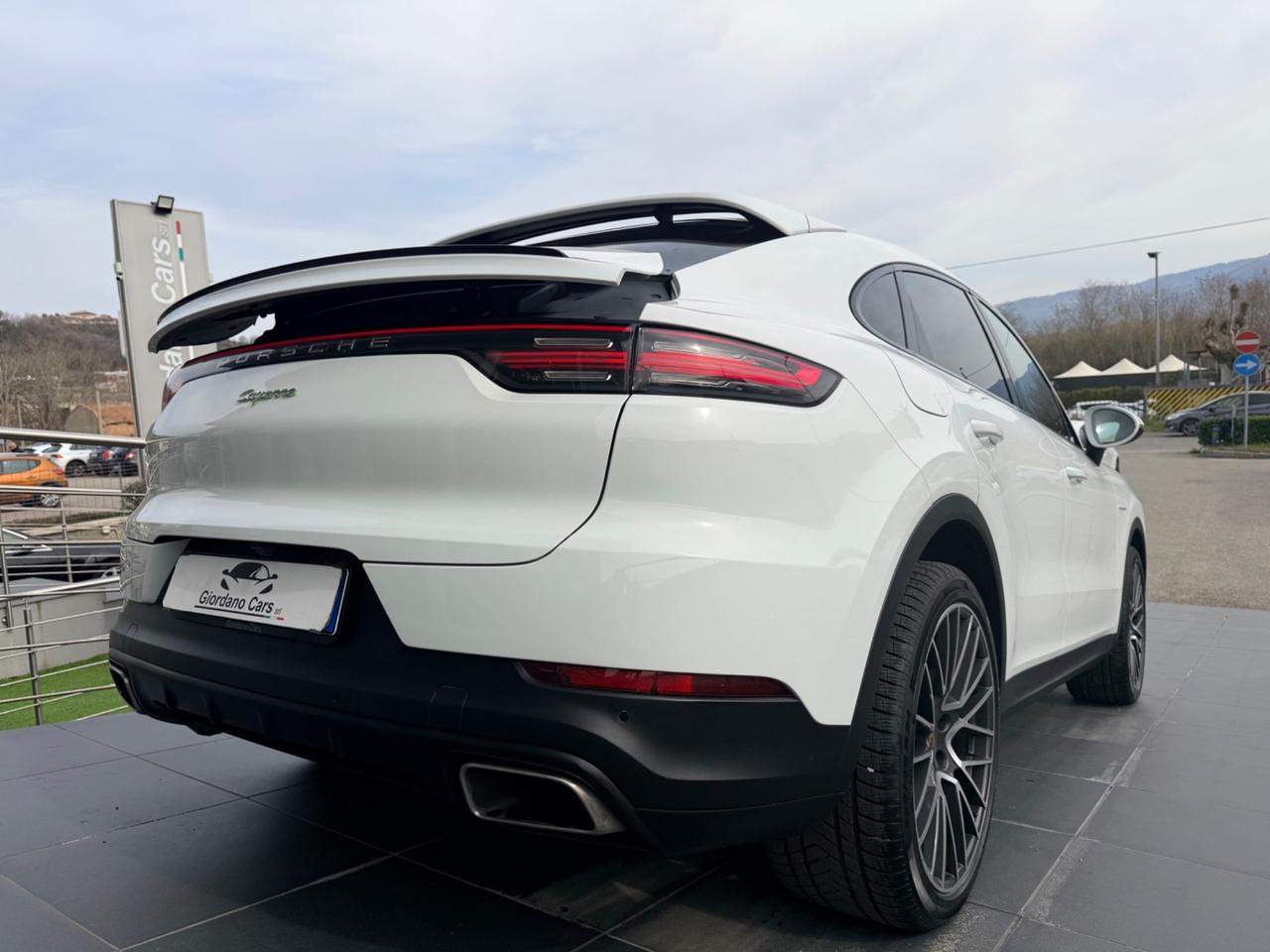 Porsche Cayenne Coupé 3.0 V6 E-Hybrid uni pro in garanzia