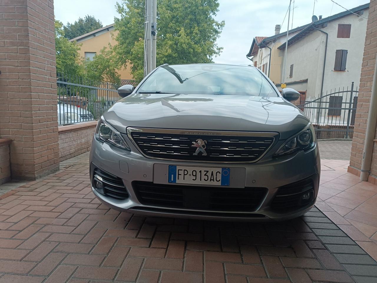 Peugeot 308 BlueHDi 150 S&S SW Allure