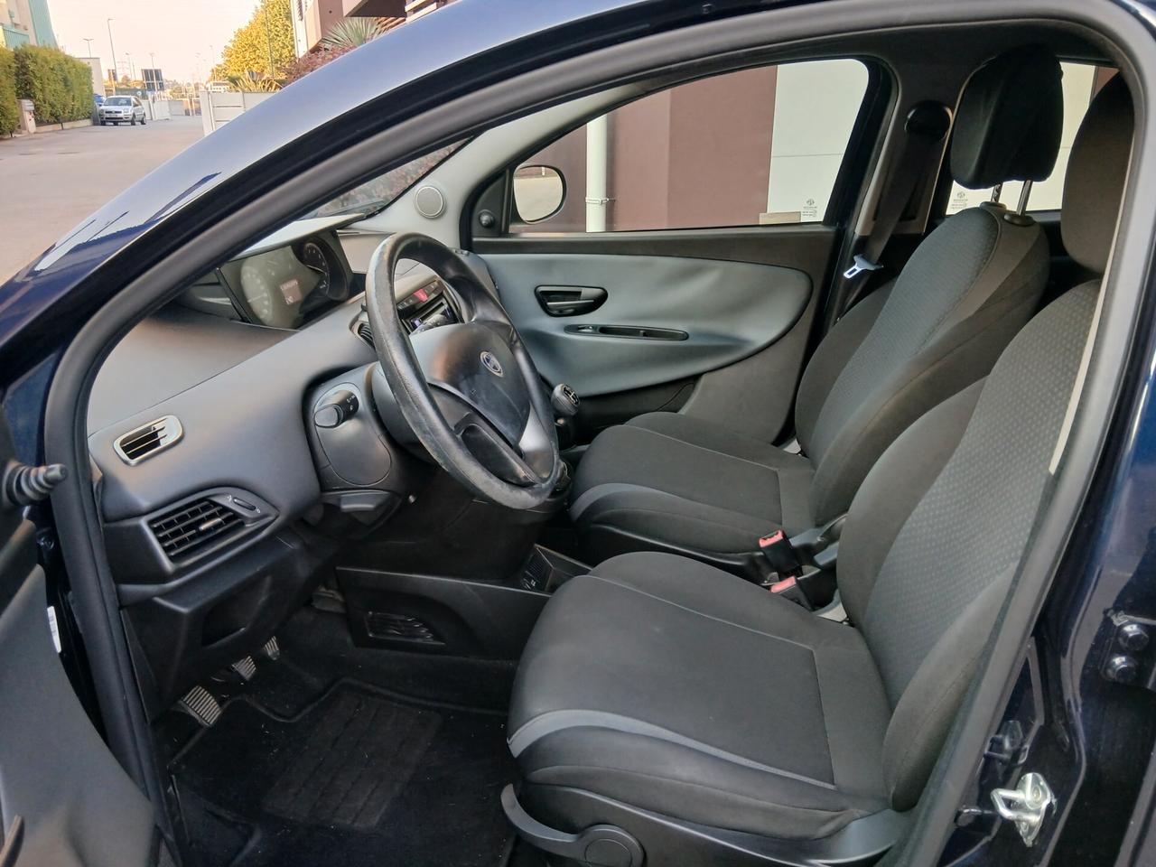 Lancia Ypsilon 1.2 69 CV 5 porte Gold tua a € 169 mese