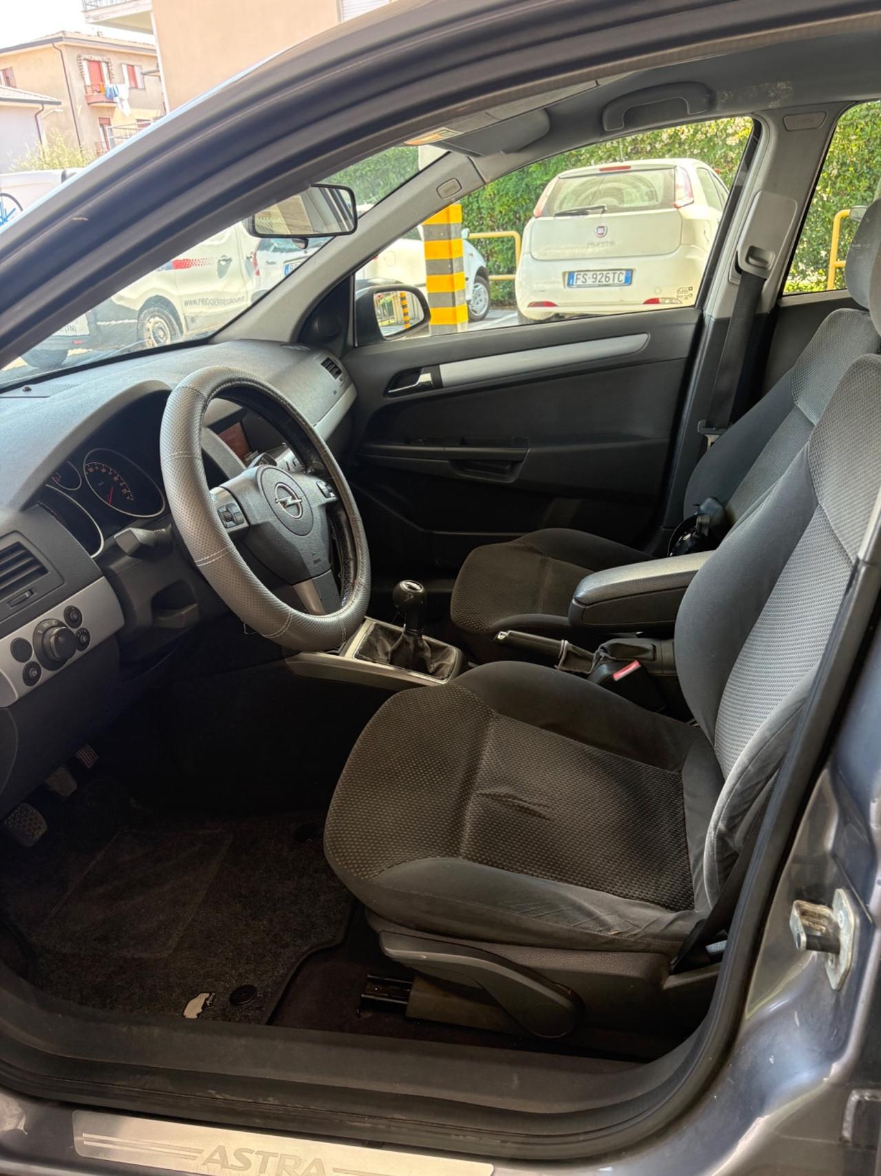 Opel Astra 1.7 CDTI berlina ok neo patentati