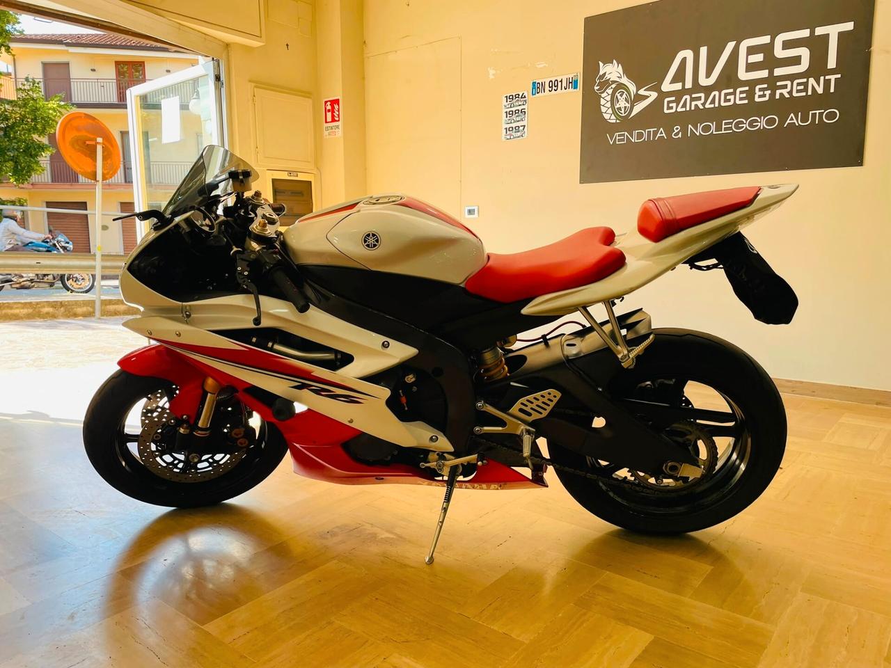 Yamaha YZF R6 Competition White/Red