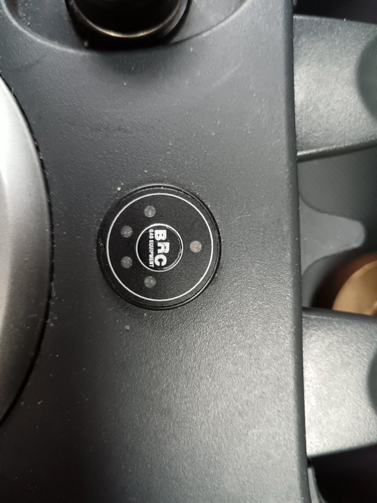 Suzuki Swift 1.3 16V 92CV 4X4 LEGGI ANNUNCIO