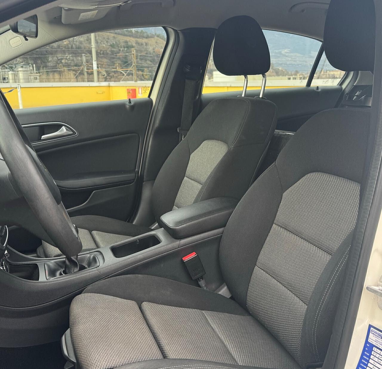 Mercedes-benz A 180 Premium SOLO 84.000km