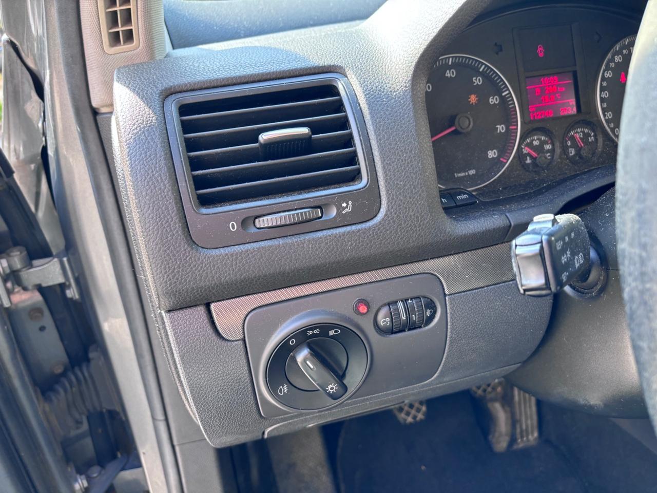 Volkswagen Golf 1.6 16V FSI 5p. Sportline