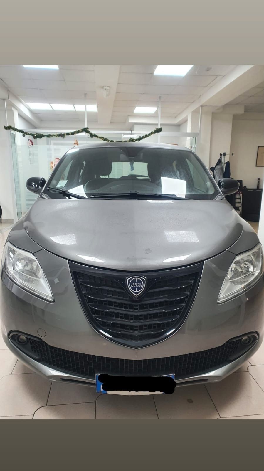 Lancia Ypsilon 0.9 TwinAir 85 CV 5 porte Metano Ecochic Silver