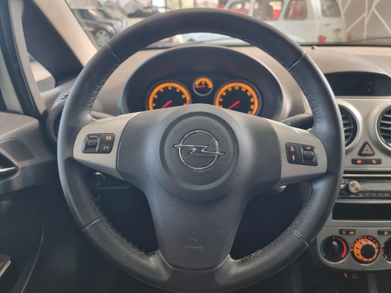 Opel Corsa 1.2 3 porte Club NEOPATENTATI