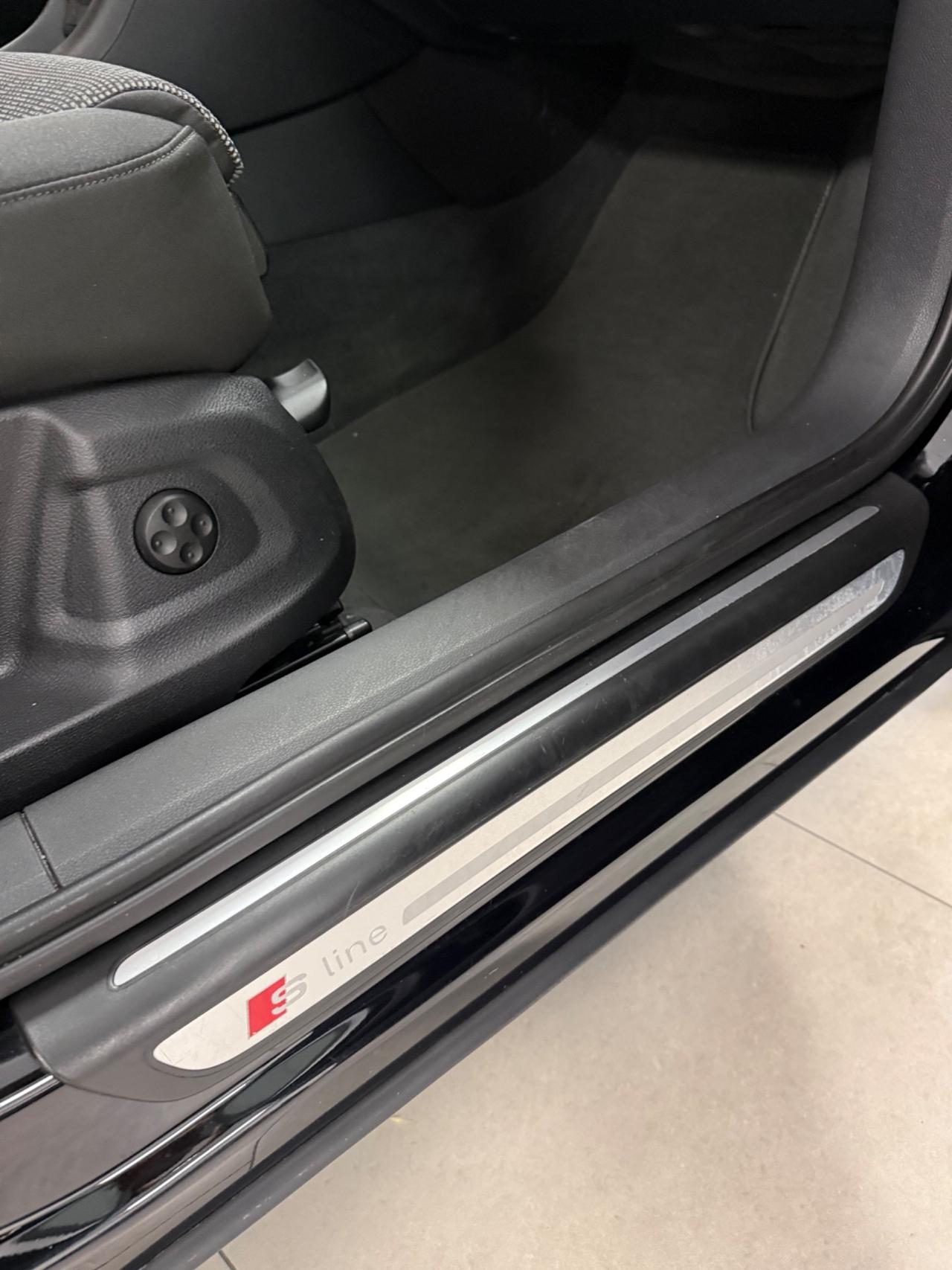 Audi Q3 2.0 TDI 120 CV S line Edition