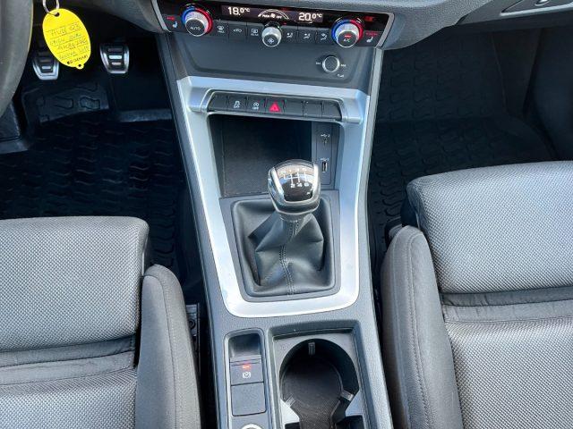 AUDI Q3 35 TFSI Business Advanced