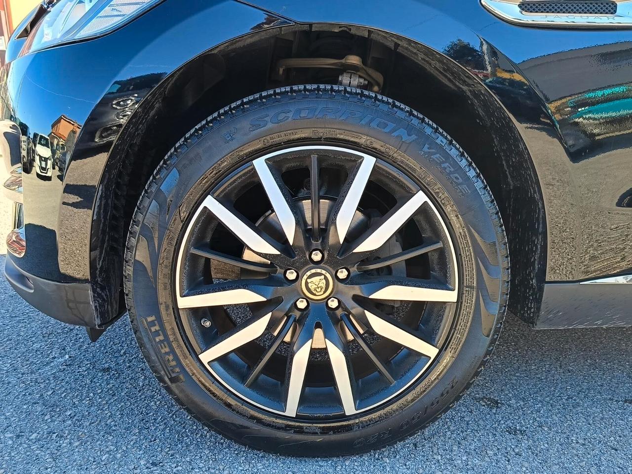 Jaguar F-Pace 2.0 D 180 CV AWD Portfolio