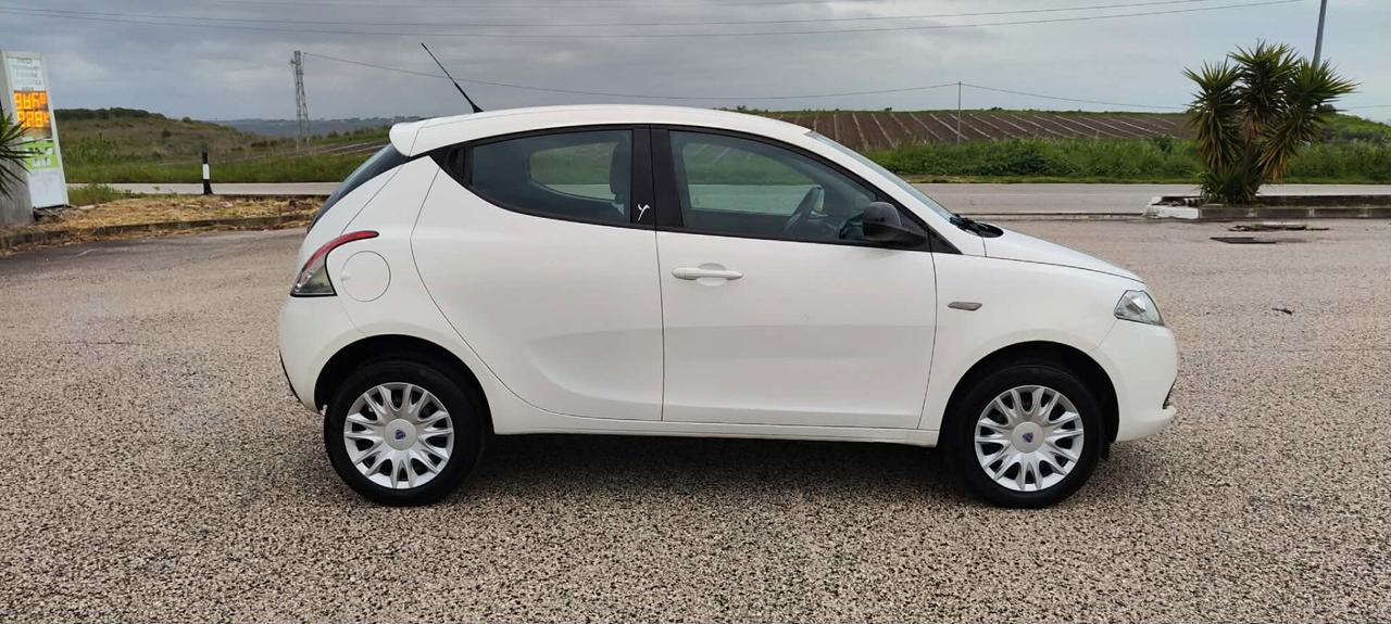 Lancia Ypsilon 0.9 TwinAir 85 CV 5 porte Metano Ecochic Gold