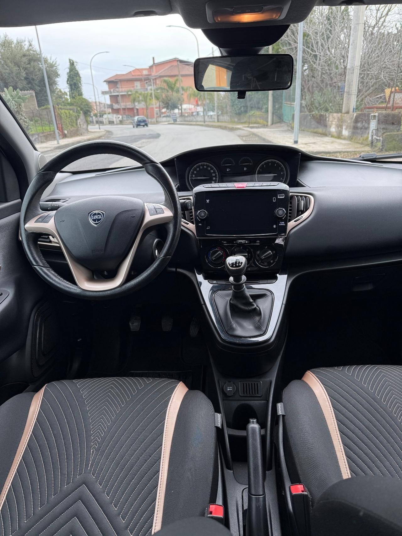 Lancia Ypsilon 1.0 FireFly 5 porte S&S Hybrid Alberta Ferretti