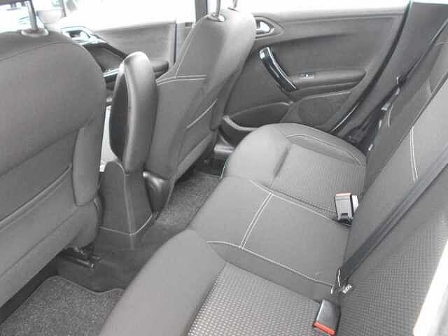 Peugeot 208 HDi 100 5p Allure