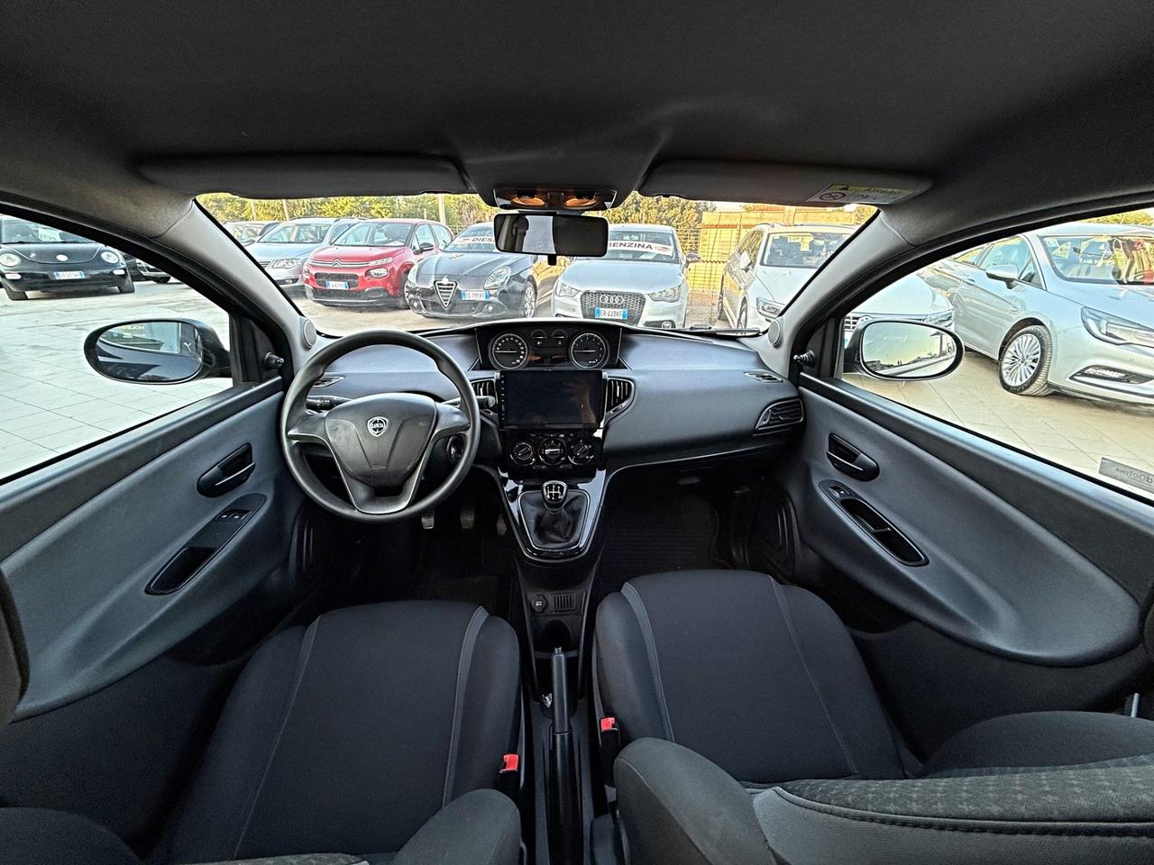 Lancia Ypsilon 1.2 69 CV 5 porte Platinum Garanzia 12 Mesi