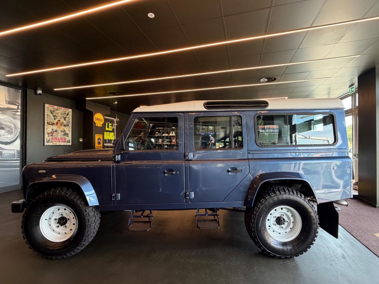 Land Rover Defender 110 2.4 TD4 Station Wagon "The World's Style"