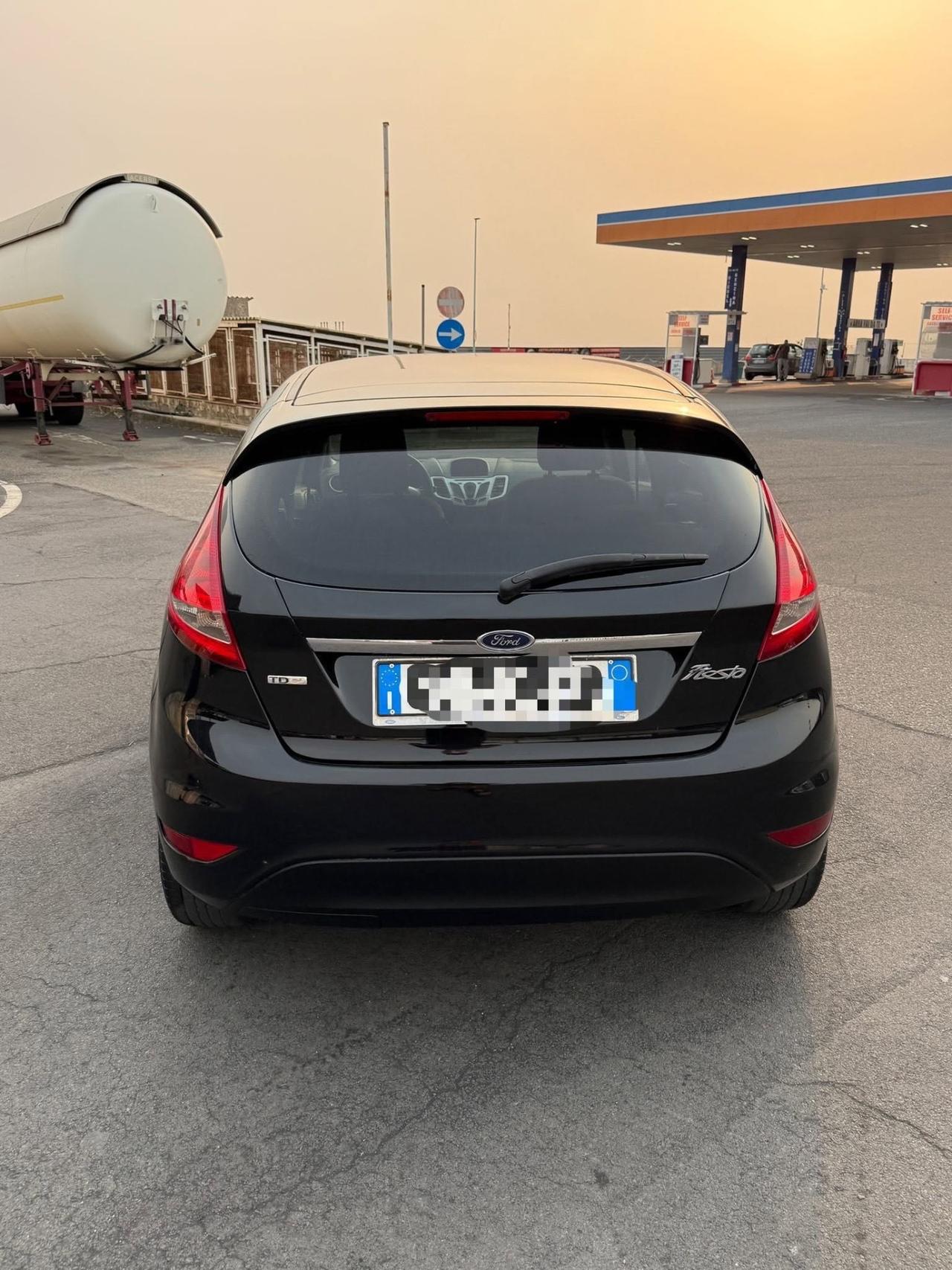 Ford Fiesta 1.4 TDCi 5p. Finanziabile senza busta paga !Basta essere censiti!