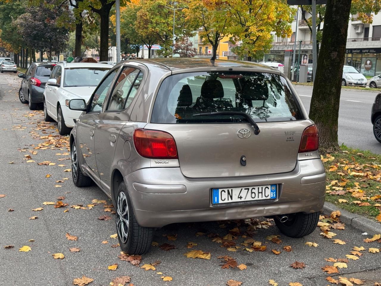 Toyota Yaris 1.0i 16V cat 5 porte OK NEOPATENTATI