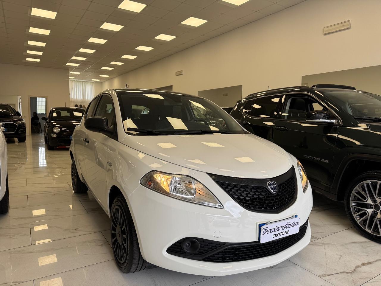 Lancia Ypsilon 1.0 FireFly 5 porte S&S Hybrid Ecochic Silver