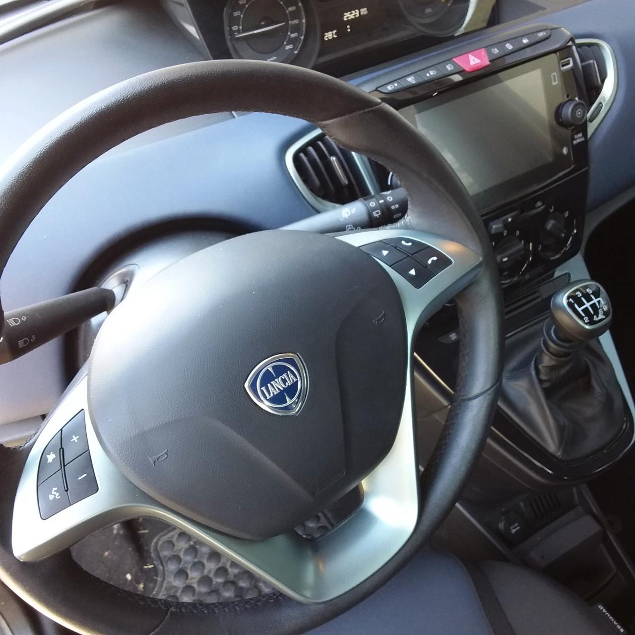 Lancia Ypsilon 1.0 FireFly 5 porte S&S Hybrid Platino