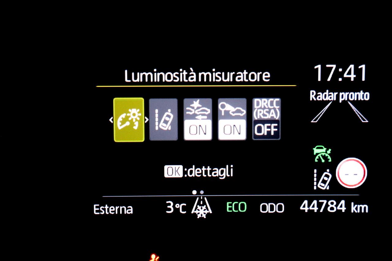 Toyota YARIS HYBRID LOUNGE AUTO TETTO PANORAMA PELLE CAMERA LED SOLO 45.000KM ANCHE GUIDABILE DA NEOPATENTATI