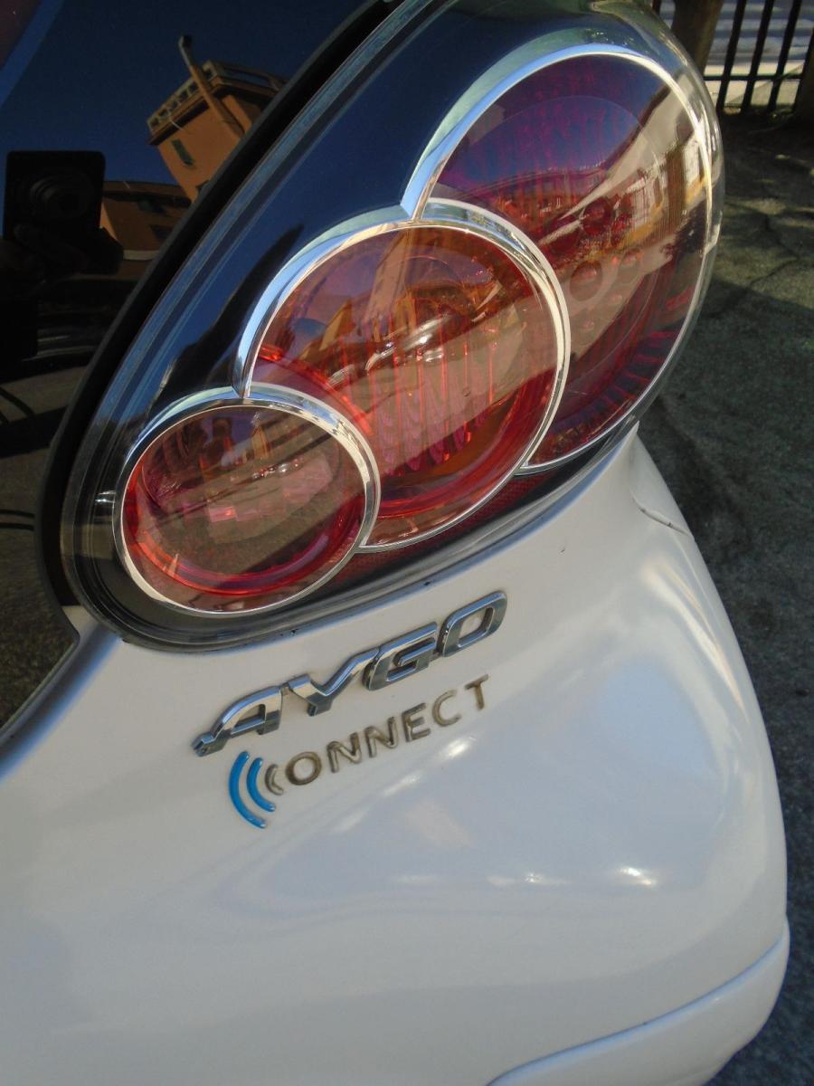 TOYOTA Aygo 12V VVT-i 5 porte Now Connect 120000 KM
