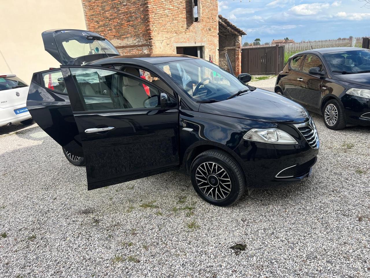 Lancia Ypsilon 0.9 TwinAir 85 CV 5 porte Metano Ecochic Elle