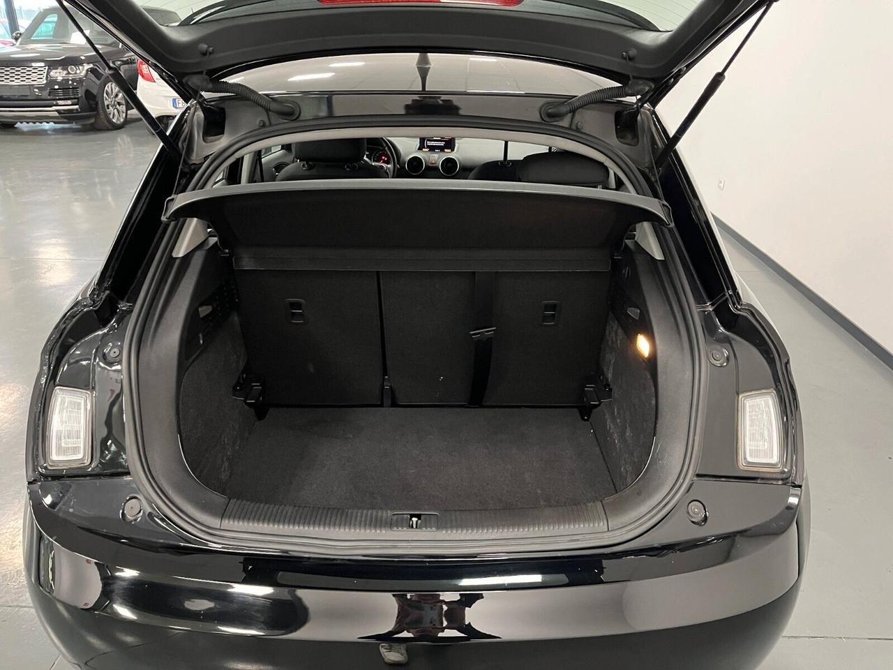 Audi A1 -1.6 tdi-Attraction-90cv-DIESEL-EURO5B-NEOPATENTATI