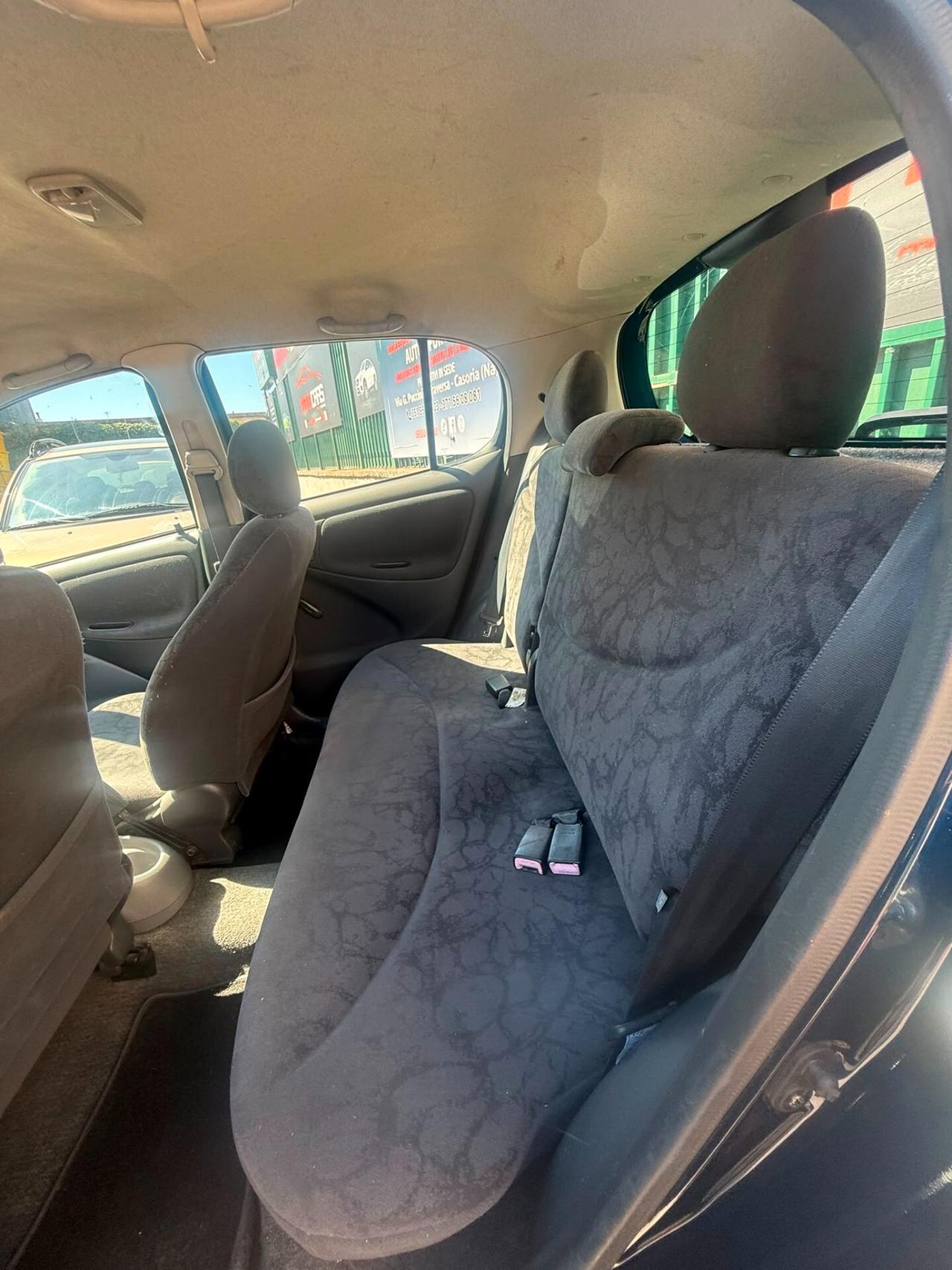 Toyota Yaris 1.0i 16V cat 5 porte Sol