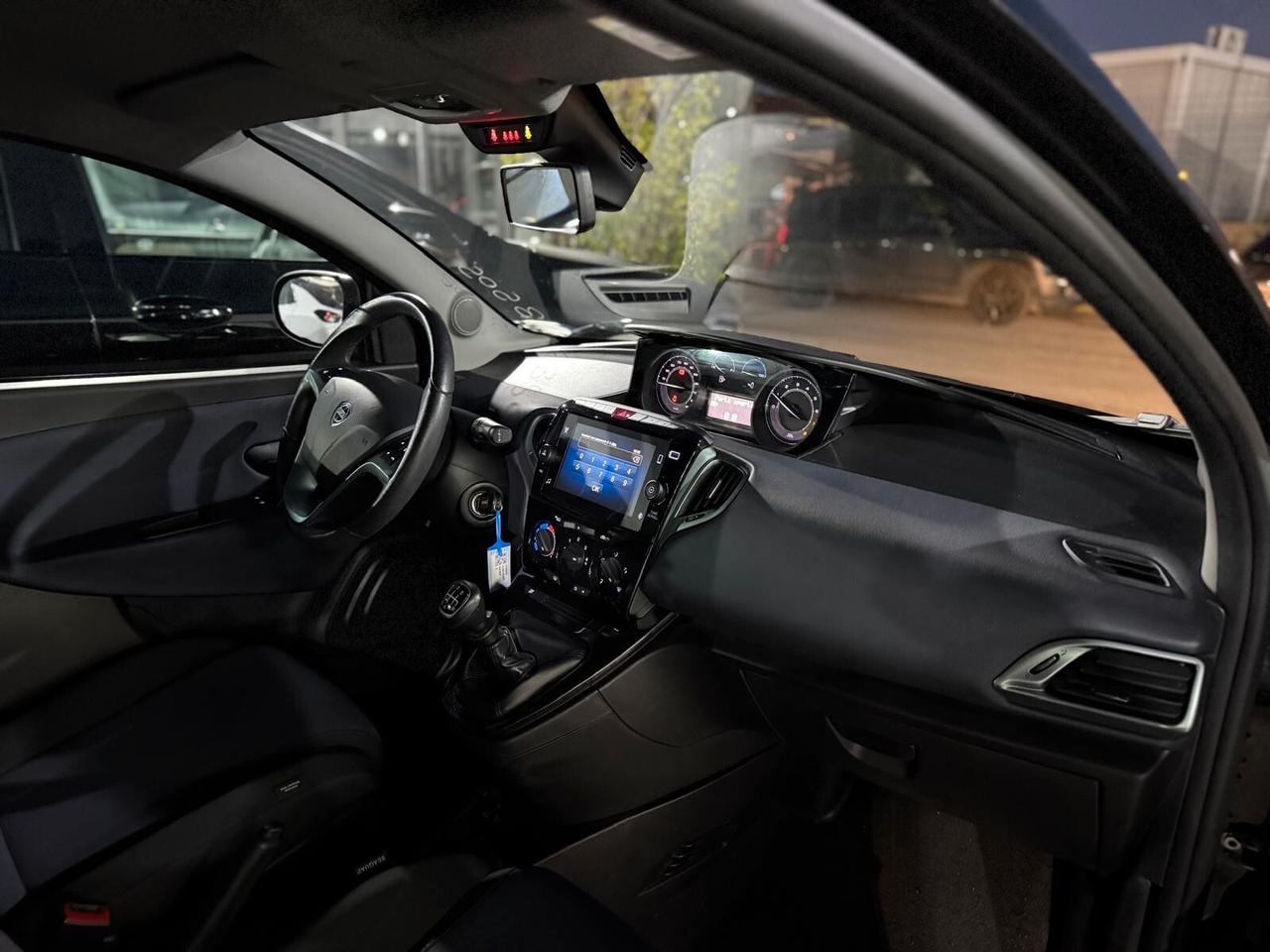 Lancia Ypsilon 1.0 FireFly 5 porte S&S Hybrid Platino