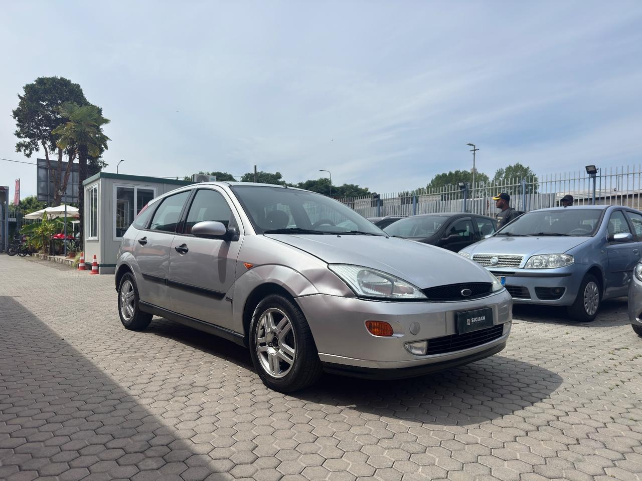 Ford Focus ADATTA A NEOPATENTATI 1.6i 16V cat 5p. Ghia
