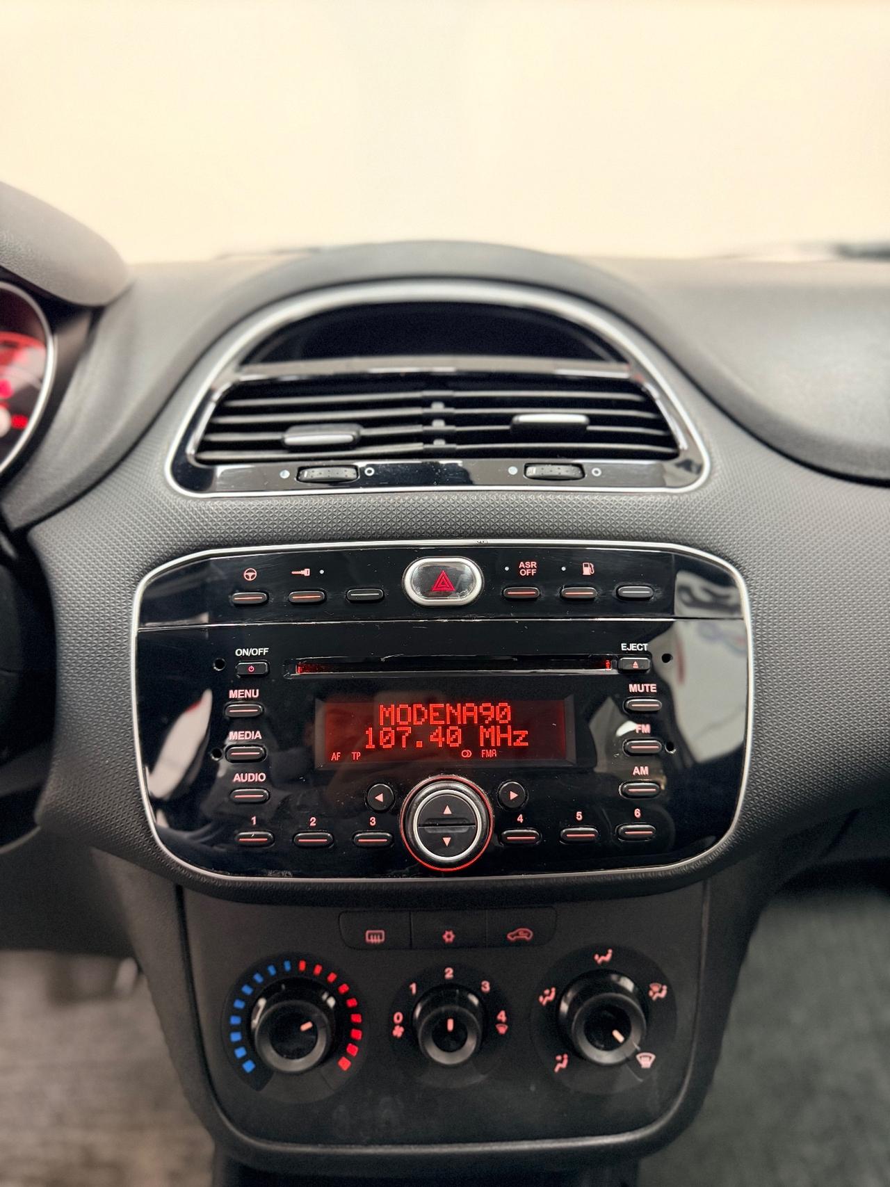 Fiat Punto 1.4 8V 5P GPL Lounge 01/2013 Neopatentati