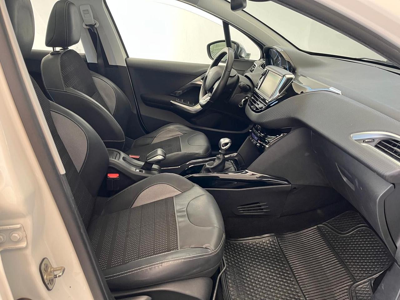 Peugeot 2008 BlueHDi 120 S&S Féline