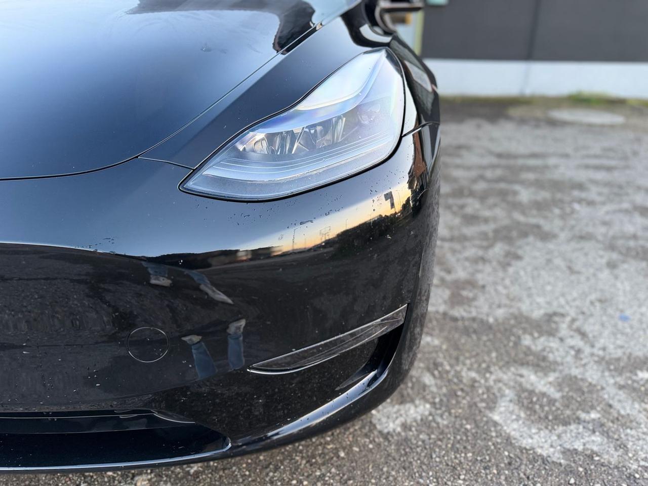 Tesla Model Y Maximum Range / Premium #9286