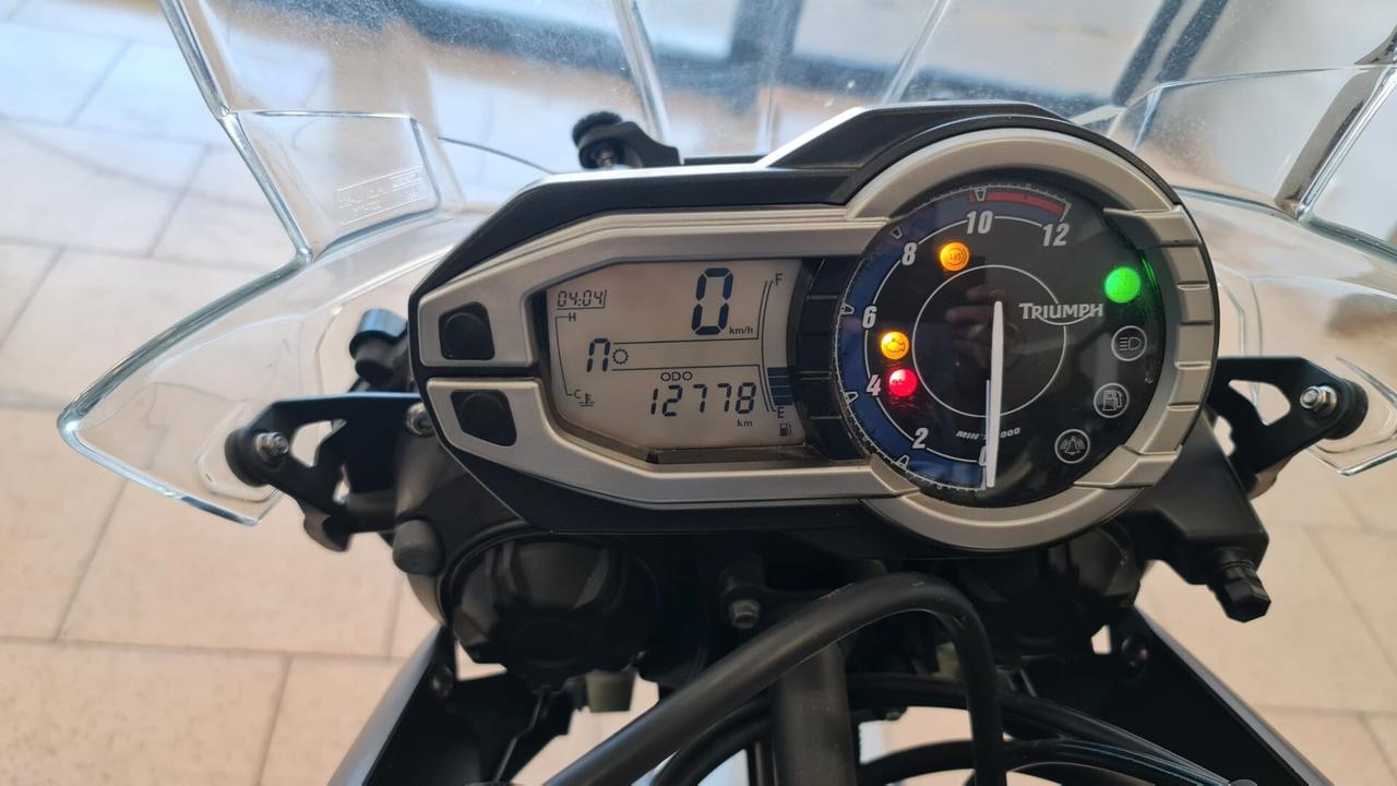 TRIUNPH TIGER 800