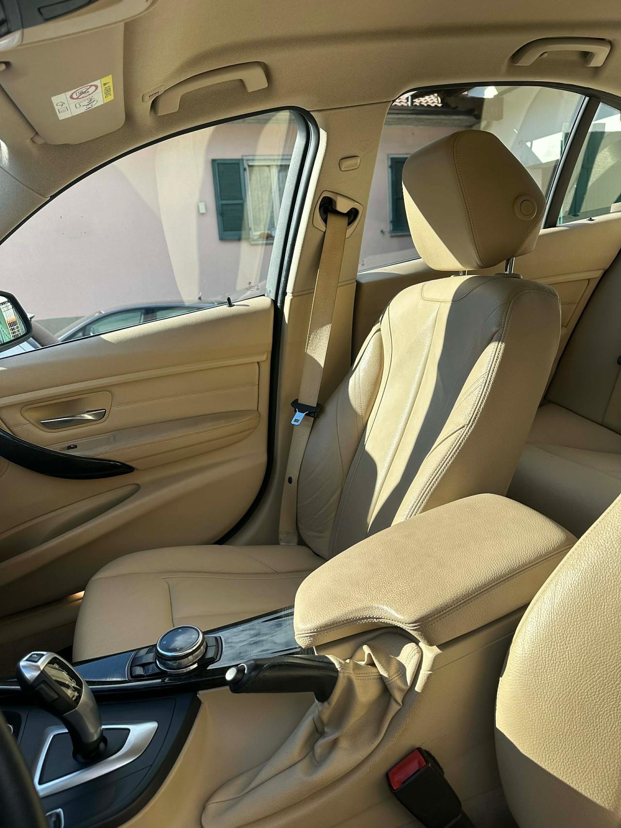 Bmw 320d xDRIVE LUXURY KMCERT UNICOPR KMCERT