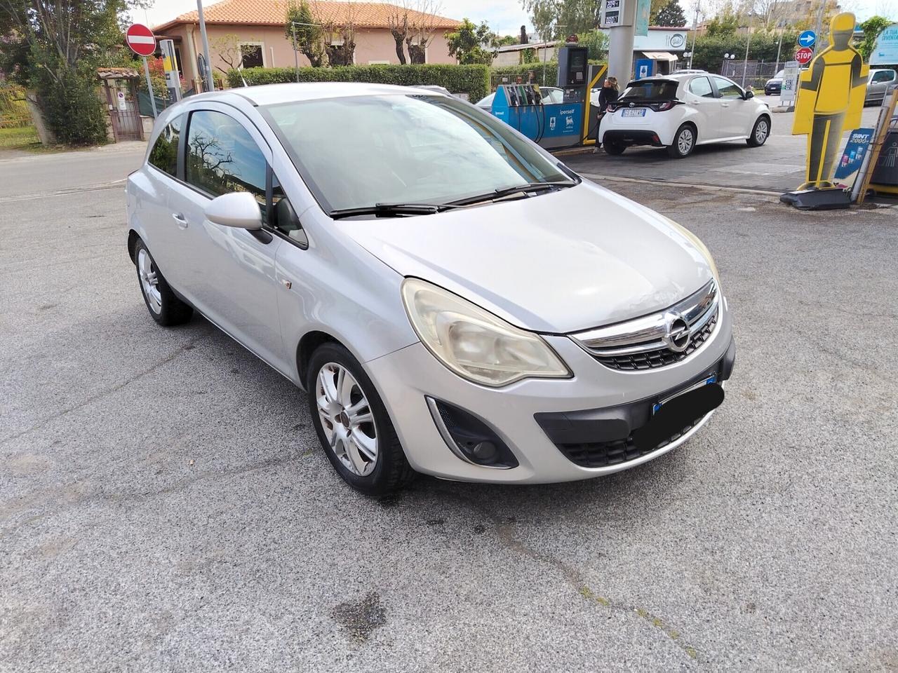Opel Corsa 1.2 3 porte b-color
