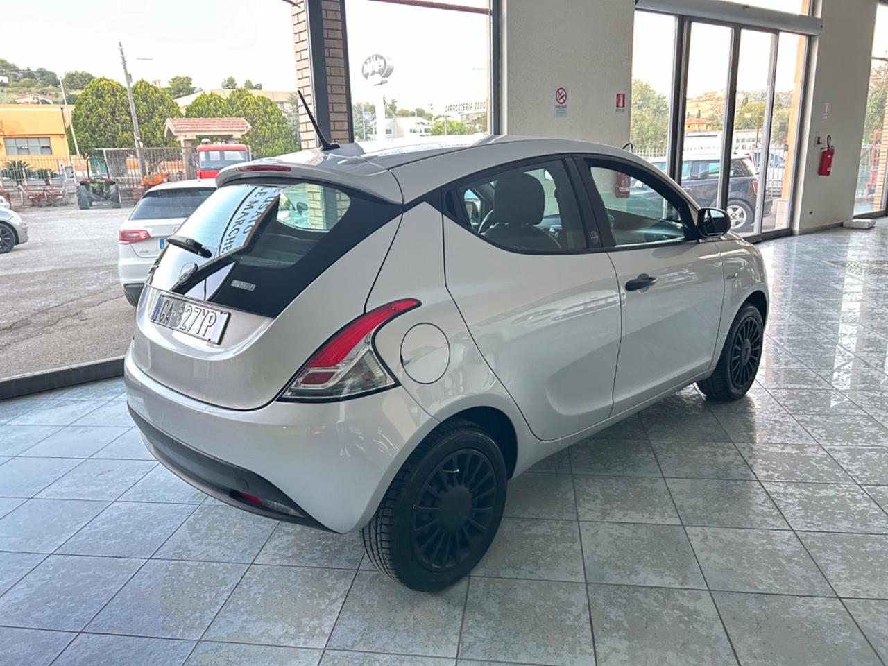 Lancia Ypsilon 1.0 FireFly 5 porte S&S Hybrid Ecochic Silver