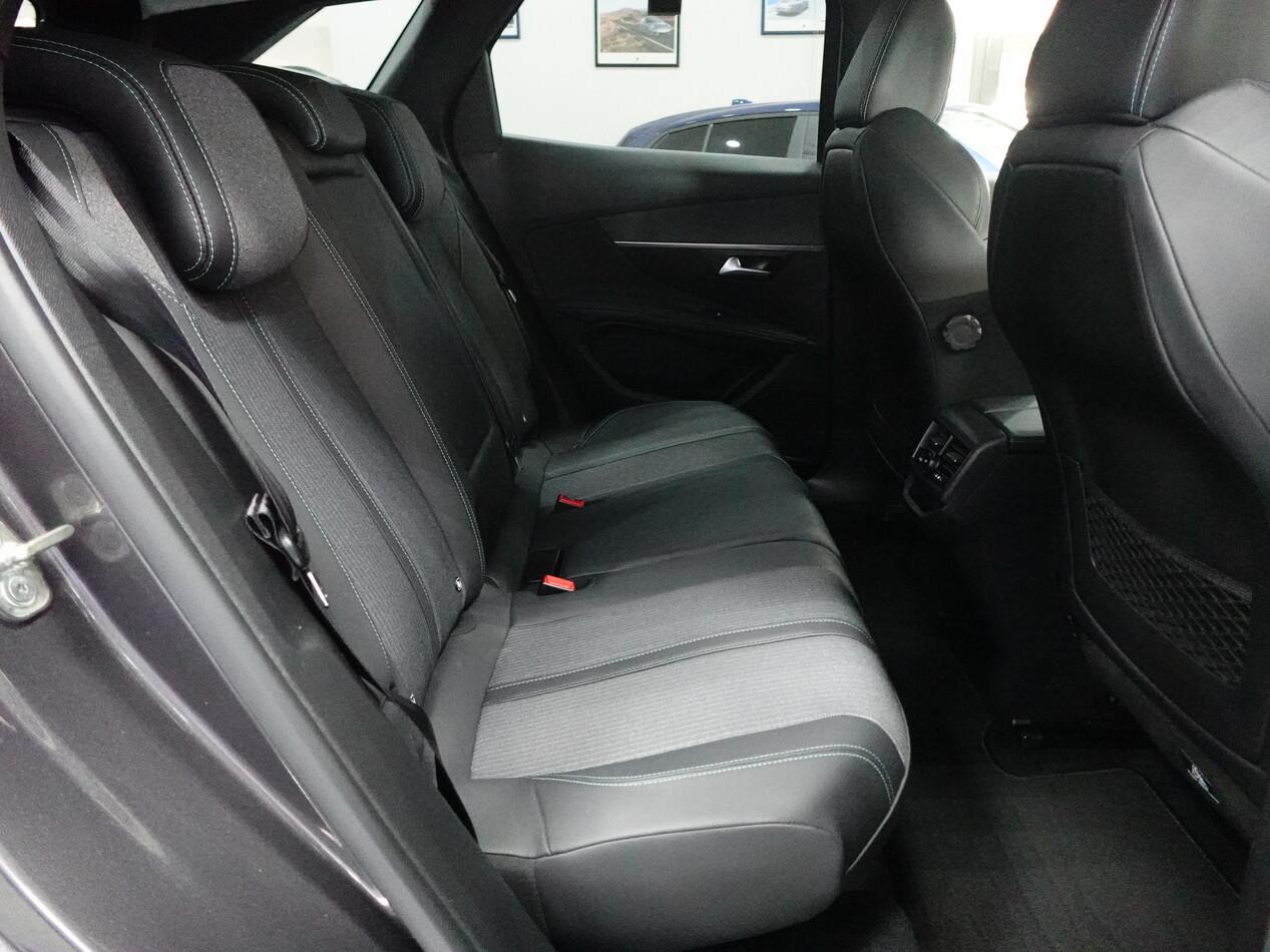 Peugeot 3008 II 1.5 BlueHDI 130 CV ALLURE