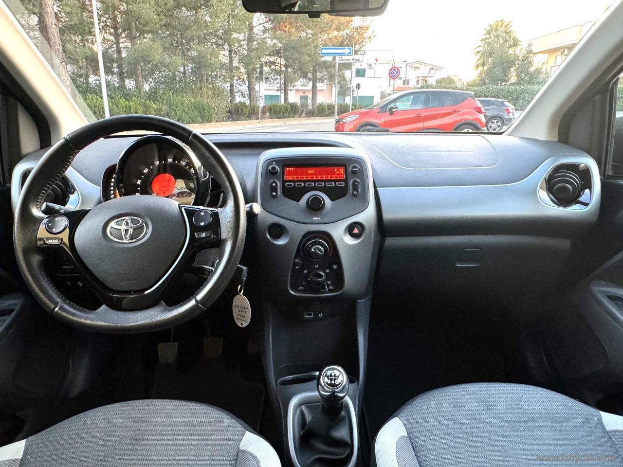 TOYOTA Aygo Connect 1.0 VVT-i 72 CV 5p. x-cool NEO PATENTATI