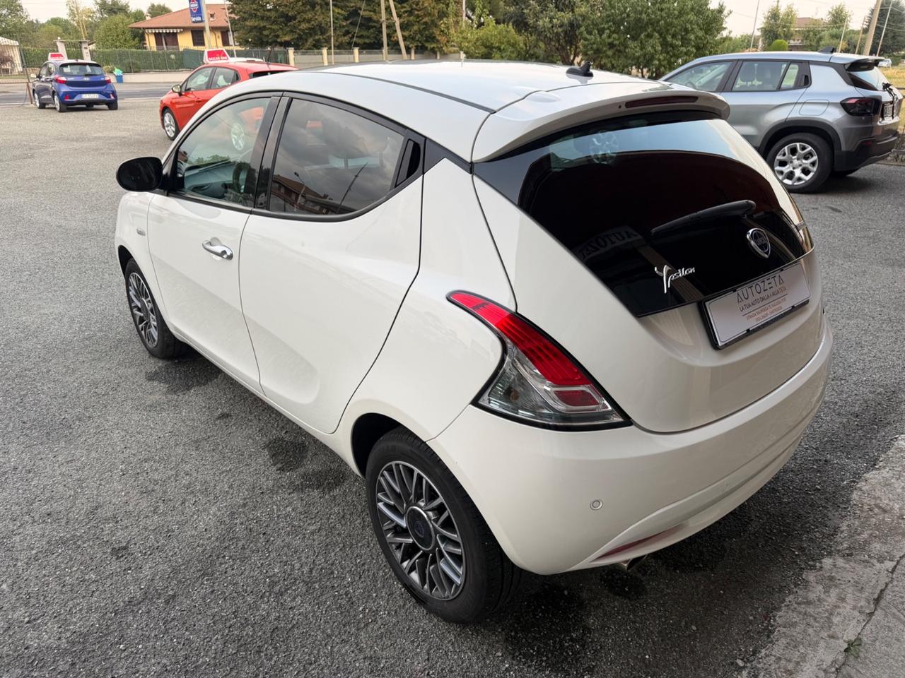 Lancia Ypsilon 1.0 Hybrid Gold