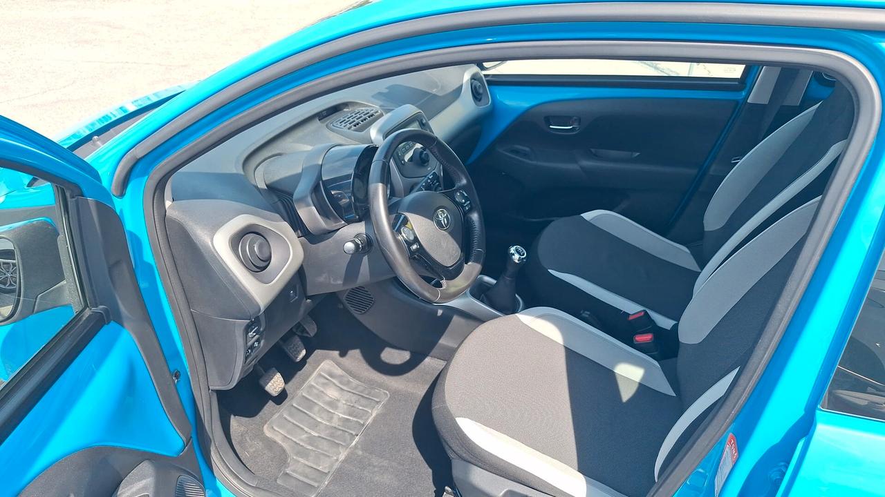 Toyota Aygo 1.0 VVT-i 69 CV 5 porte x-cool TSS