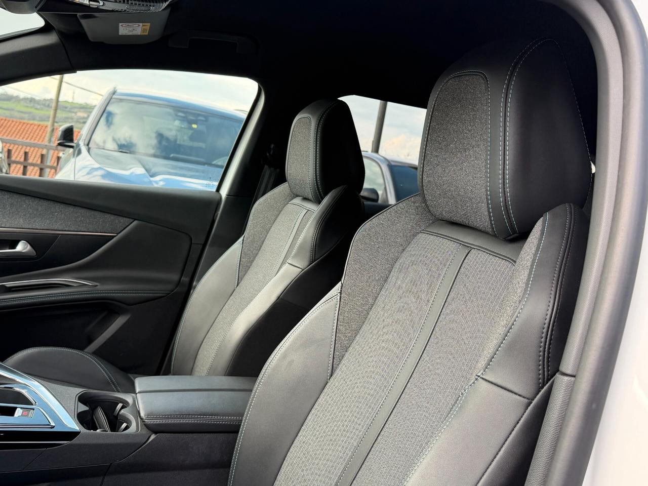 Peugeot 3008 1.5 BLUEHDI 130 cv. AT8 ALLURE (Nav)