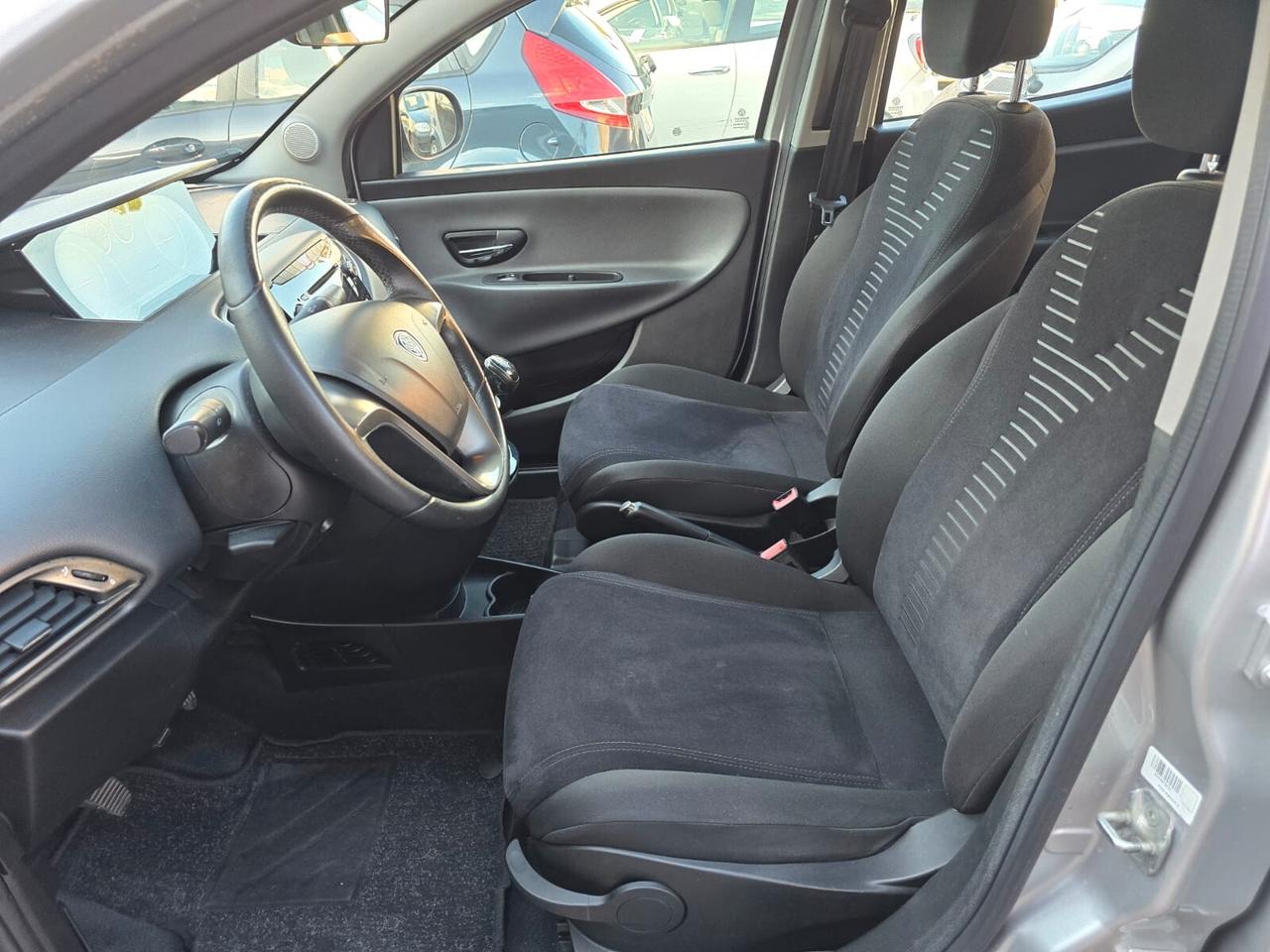 Lancia Ypsilon 0.9 TwinAir 85 cv full nuova 2013