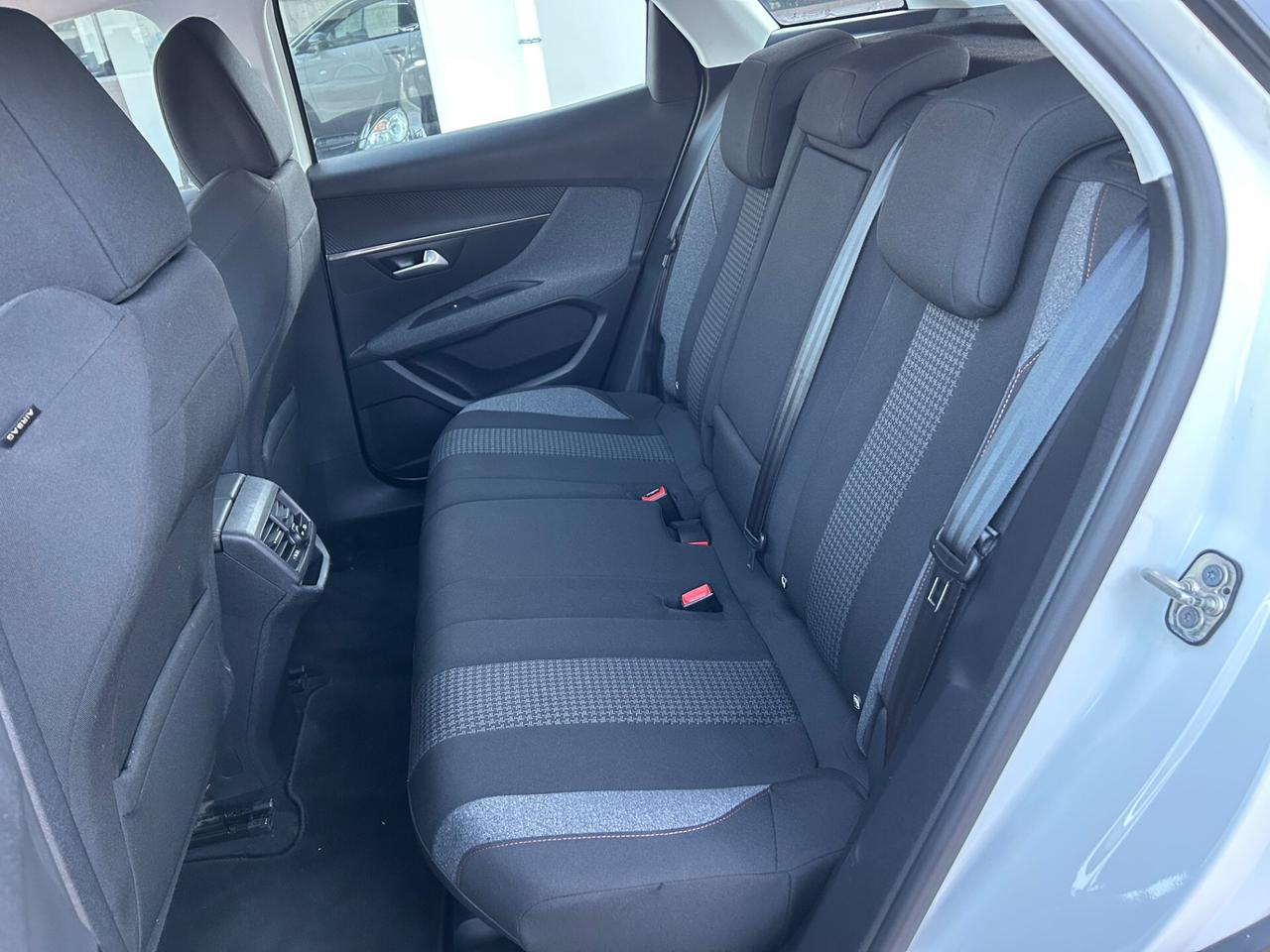 Peugeot 3008 BlueHDi 130 S&S EAT8 Active